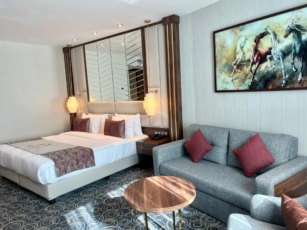 img_id_1243984.webp