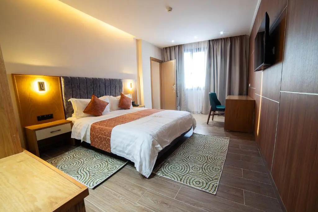 img_id_1244247.webp