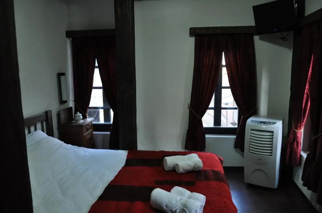 img_id_1763389.webp