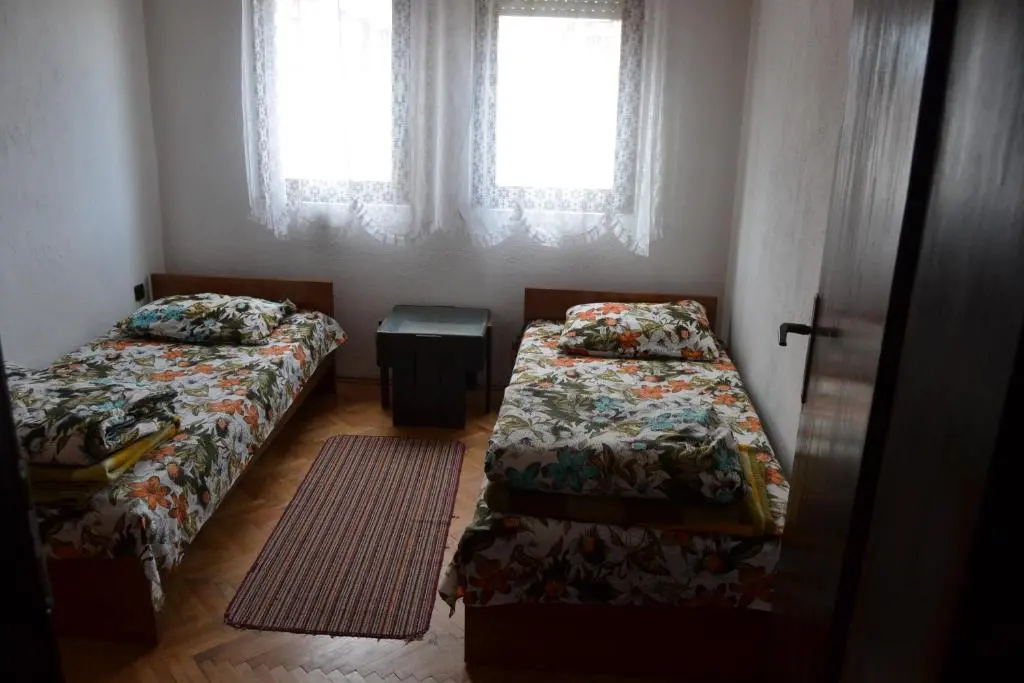 img_id_1764711.webp
