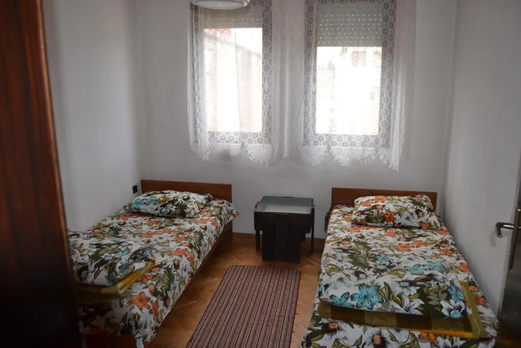 img_id_1764713.webp