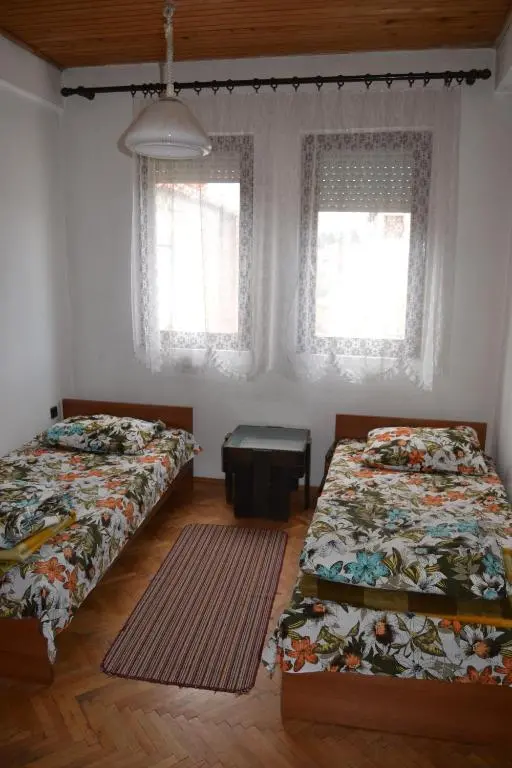 img_id_1764717.webp