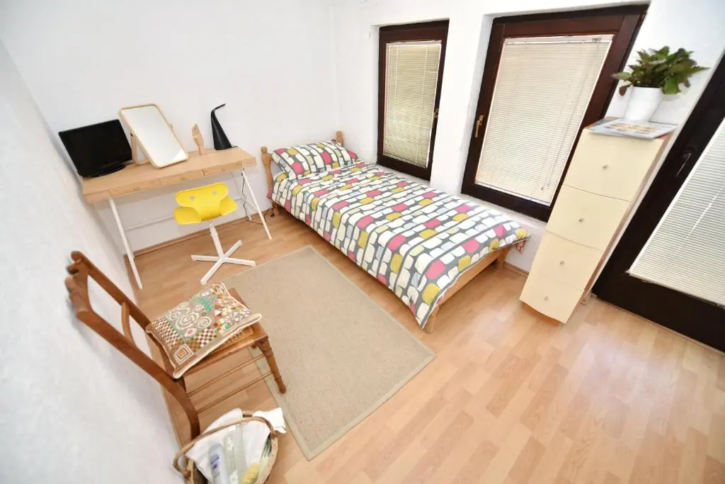 img_id_1777157.webp