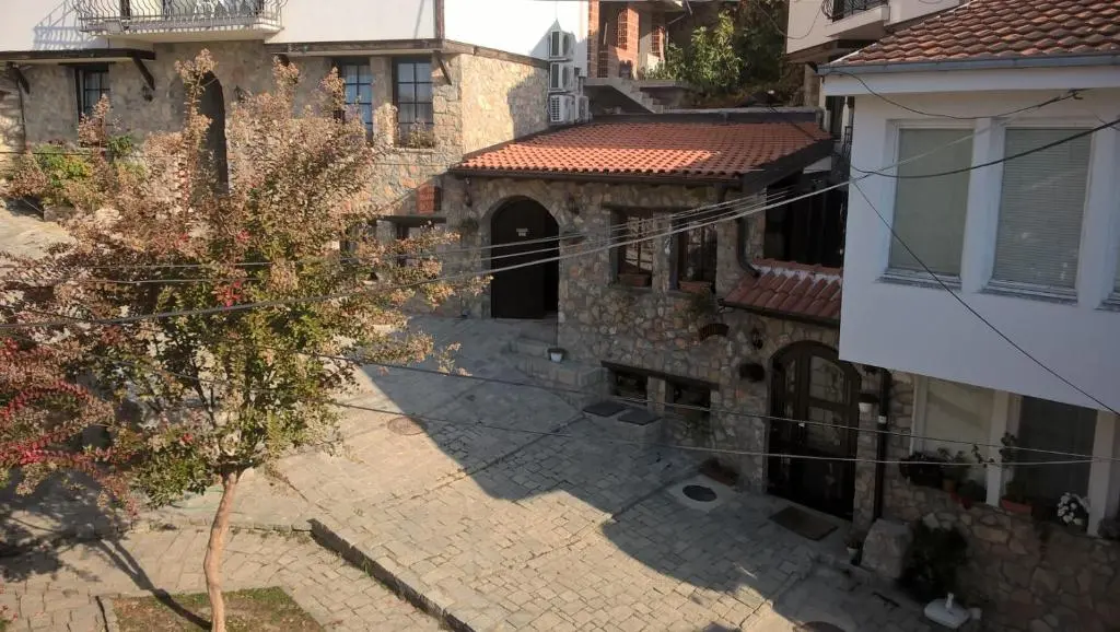 img_id_1777161.webp