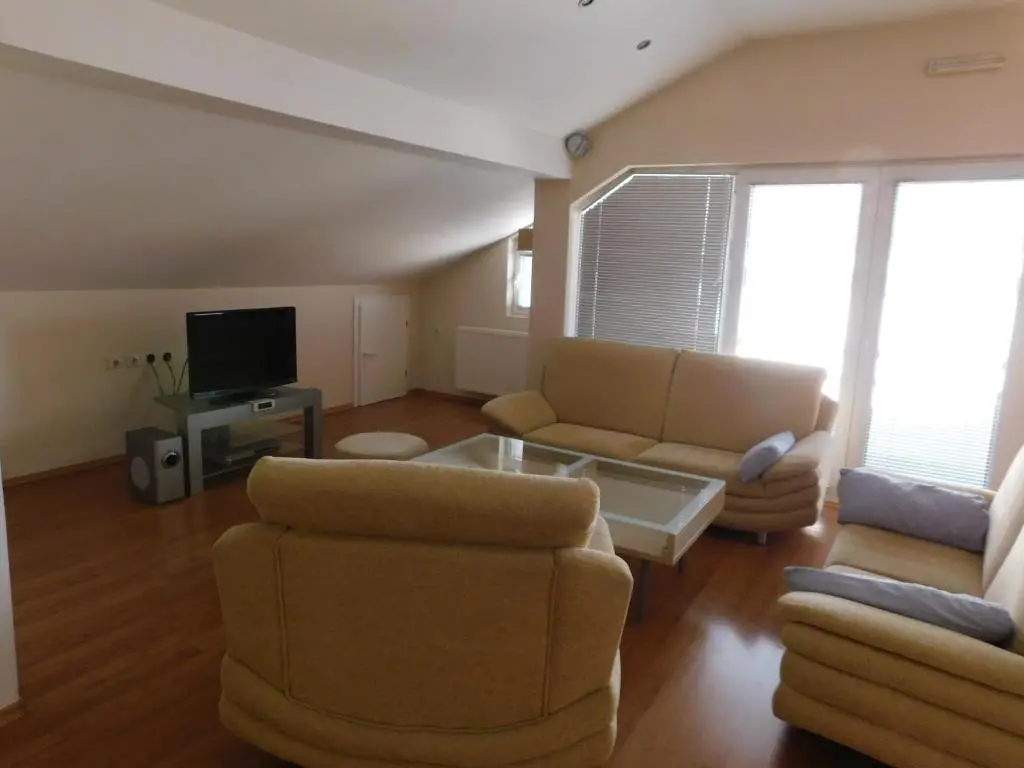 img_id_1791229.webp