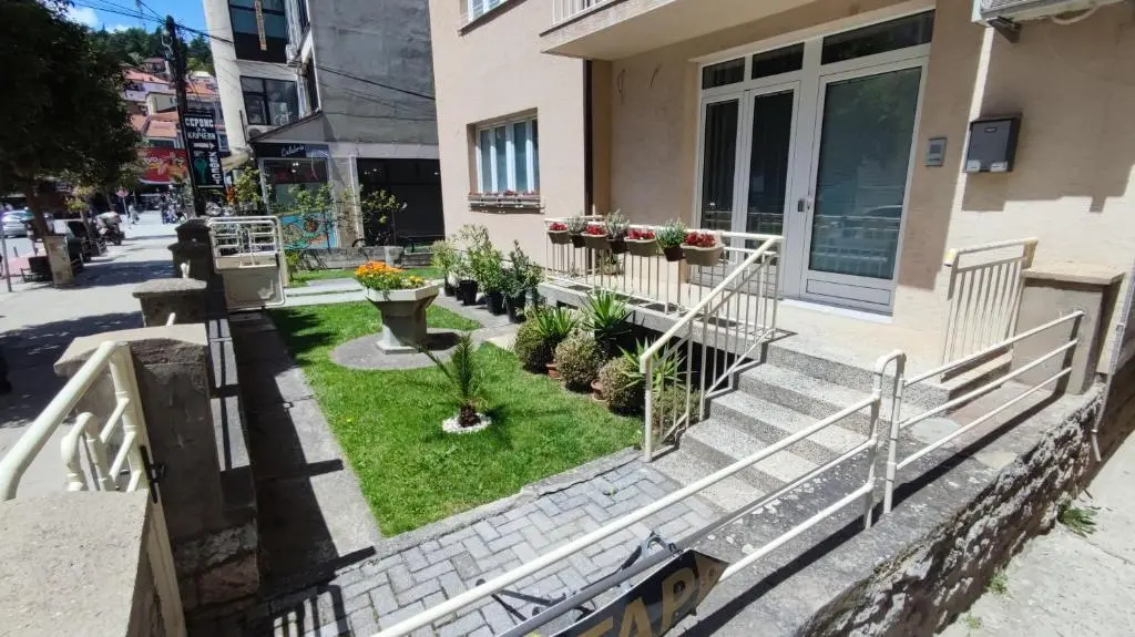 img_id_1796728.webp