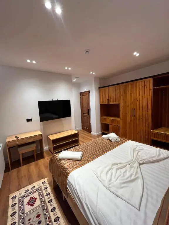 img_id_1832928.webp