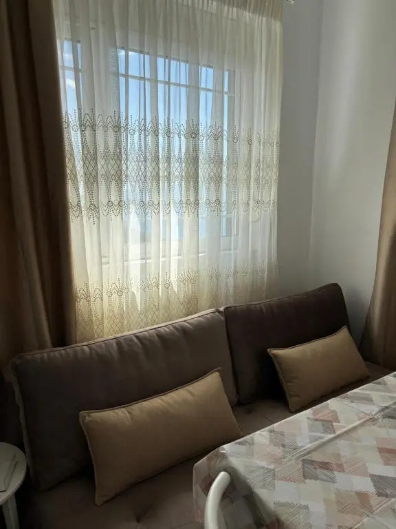 img_id_1834306.webp