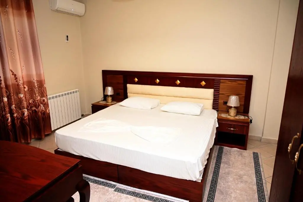 img_id_1834486.webp
