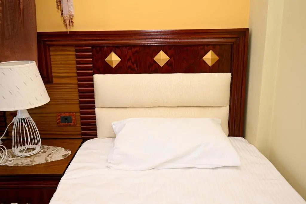 img_id_1834502.webp