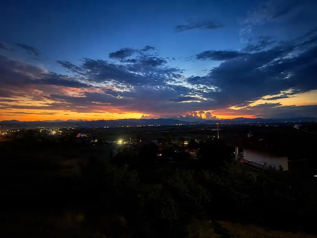 img_id_1857773.webp