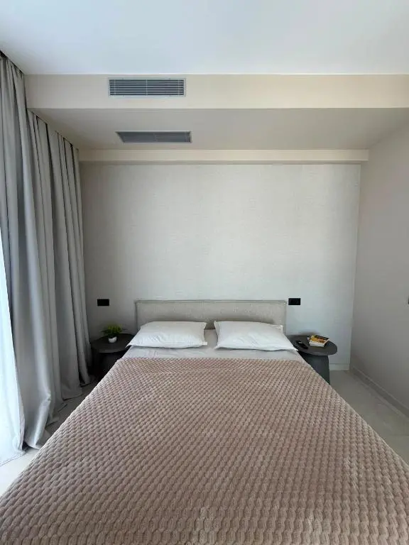 img_id_1864279.webp