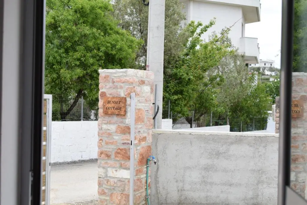 img_id_1898349.webp