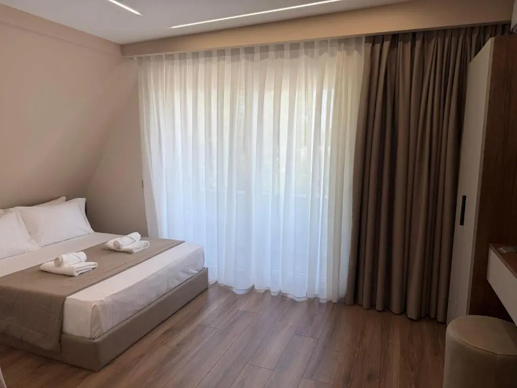 img_id_1944245.webp