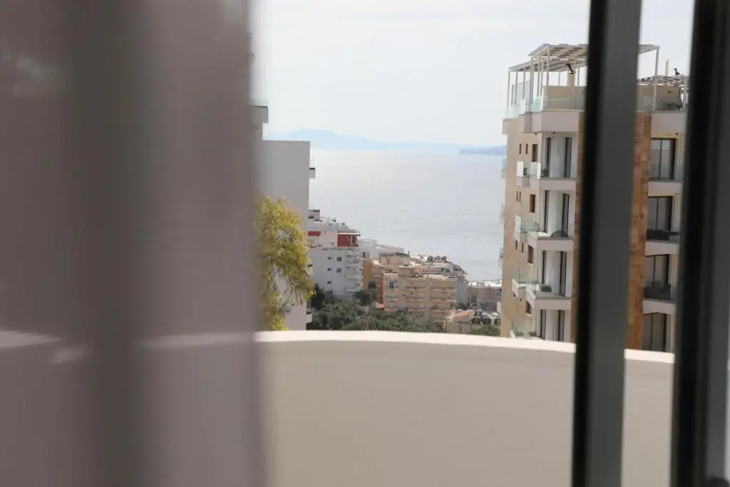 img_id_1955503.webp