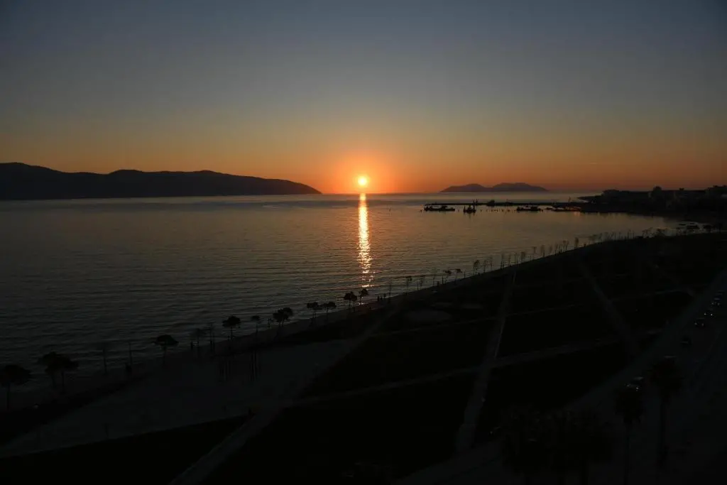 img_id_1957788.webp
