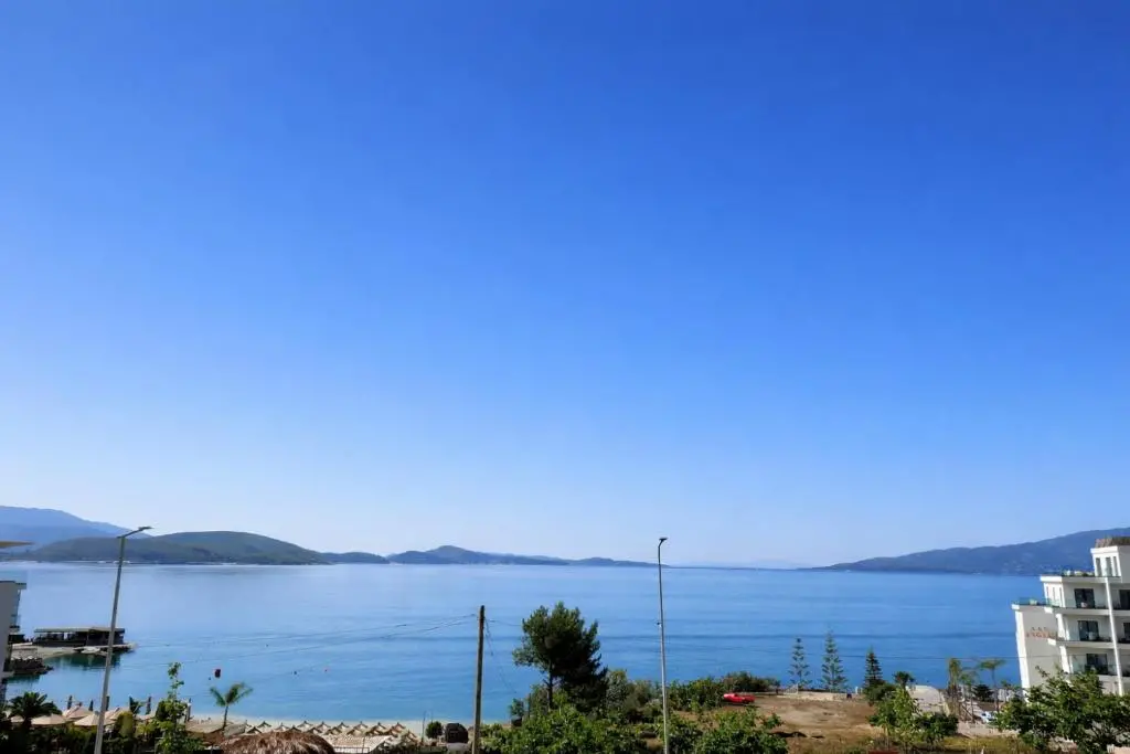 img_id_1984464.webp
