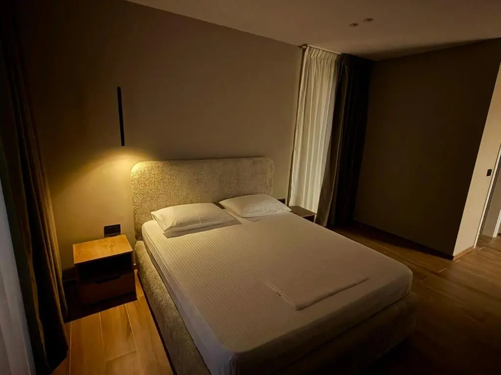 img_id_1996019.webp