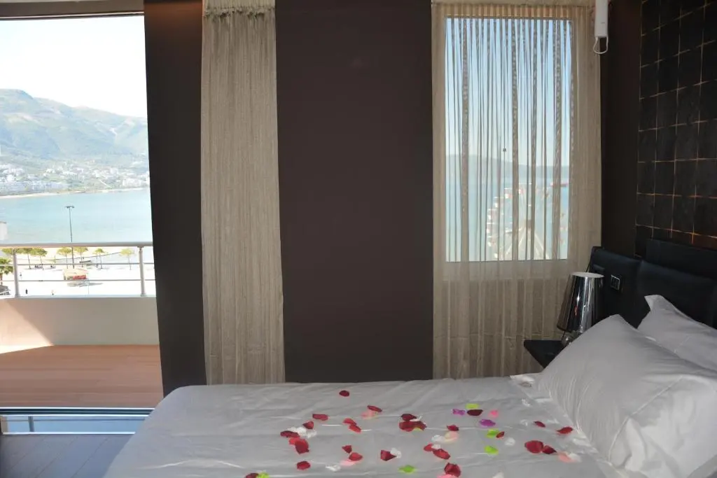 img_id_2031232.webp
